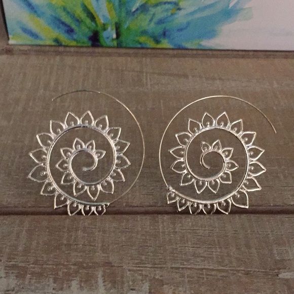 Bohemian Silvertone spiral earrings - Picture 3 of 3